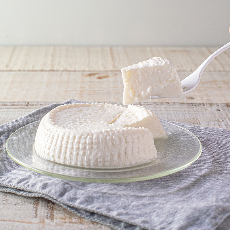 Fresh Cow Milk Cheese "Yukiyanagi"