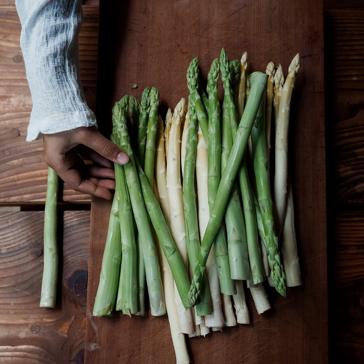 White/Green Asparagus  size L-2L mix (Incl shipping fee)