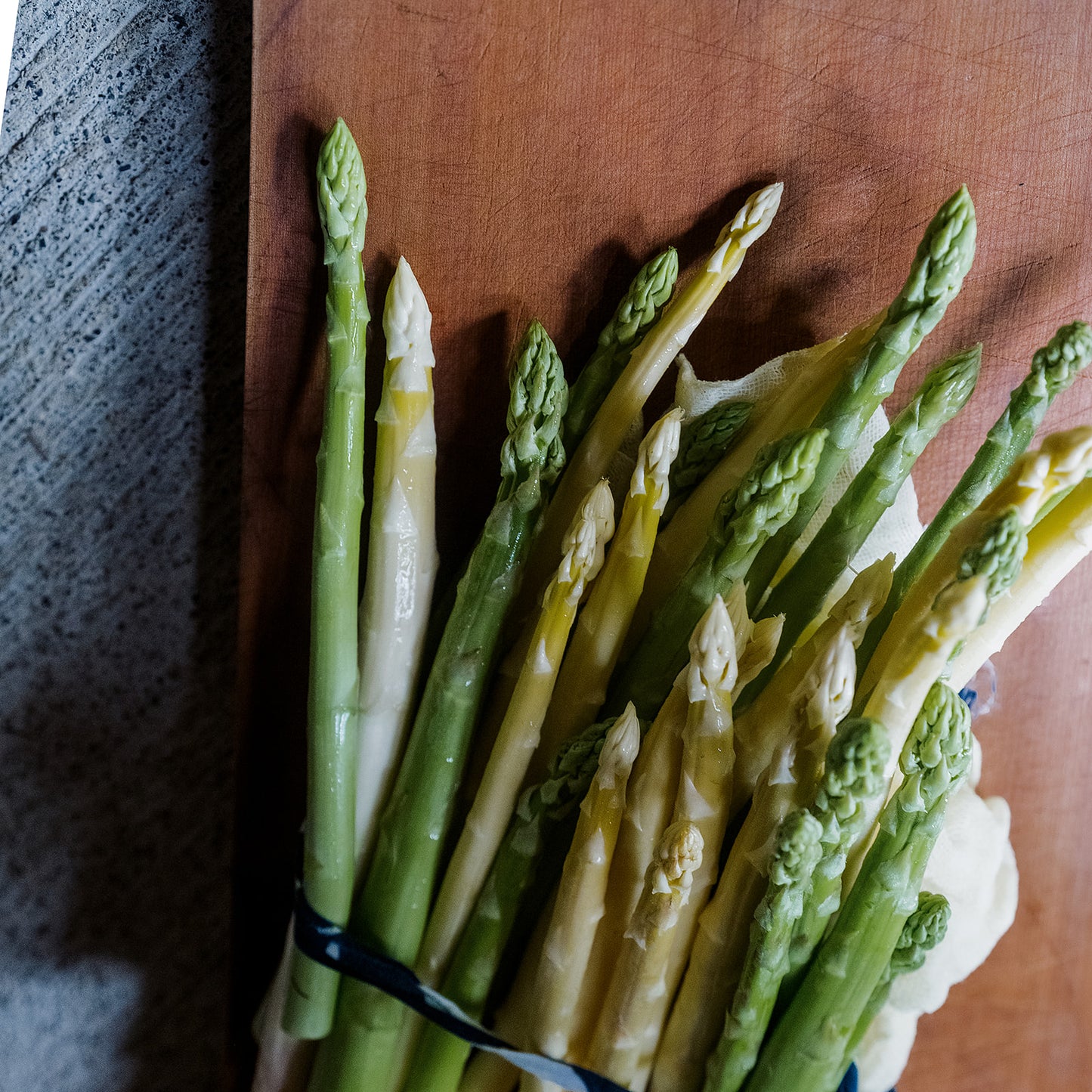 White/Green Asparagus  size L-2L mix (Incl shipping fee)